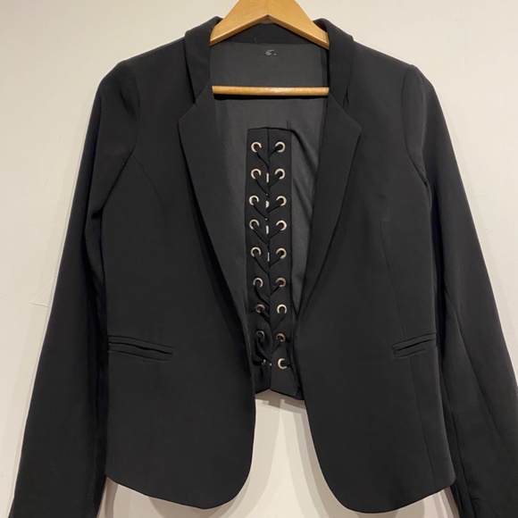 Lord & Taylor Black Lace Up Back Unstructured Cropped Blazer Size Small - Picture 2 of 3